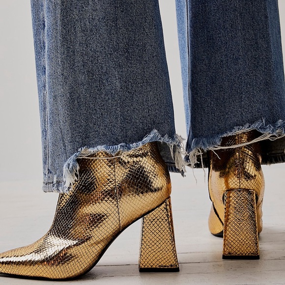 NWT LAST PAIR EVER!!! Marc Fisher Kulika Bootie in GOLD REPTILE!!!! - Picture 3 of 7